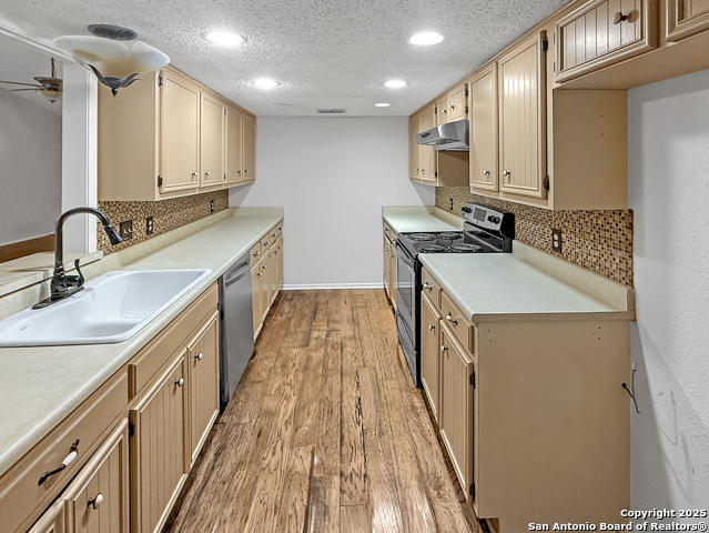 Image 7 of 31 For 16918 Summer Creek Dr