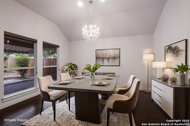 Listing photo id 8 for 5 Carah Ct  