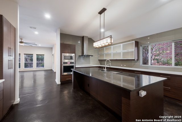 Listing photo id 9 for 5 Carah Ct  