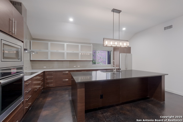 Listing photo id 10 for 5 Carah Ct  