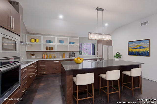 Listing photo id 11 for 5 Carah Ct  