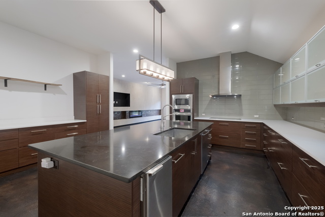 Listing photo id 12 for 5 Carah Ct  