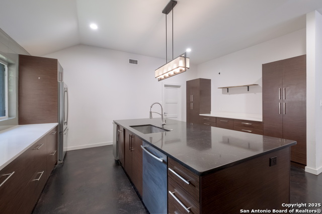 Listing photo id 13 for 5 Carah Ct  