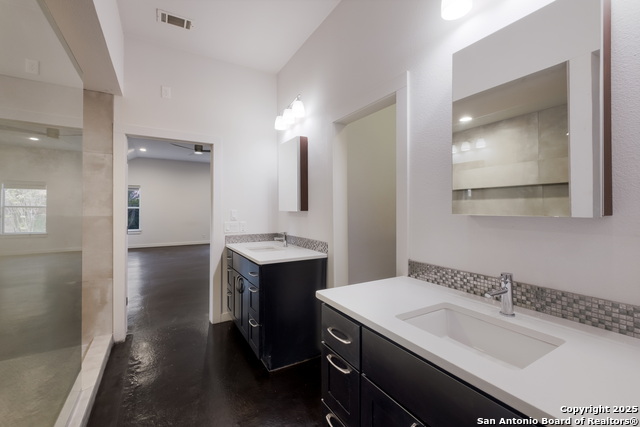 Listing photo id 15 for 5 Carah Ct  