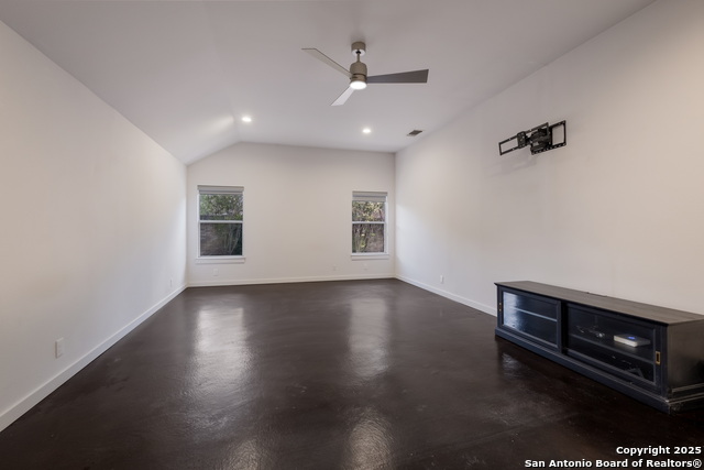 Listing photo id 18 for 5 Carah Ct  