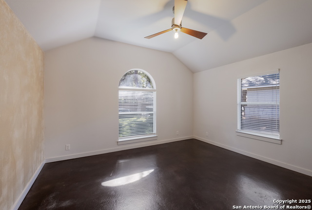 Listing photo id 23 for 5 Carah Ct  