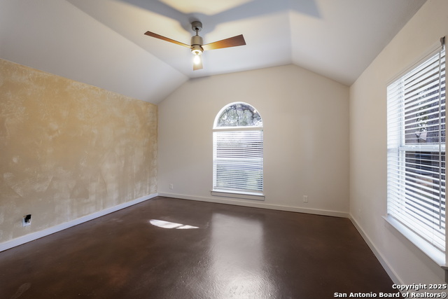 Listing photo id 25 for 5 Carah Ct  