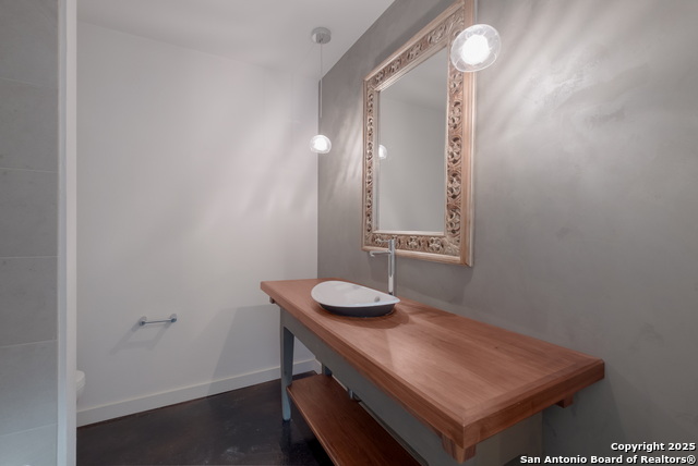 Listing photo id 26 for 5 Carah Ct  