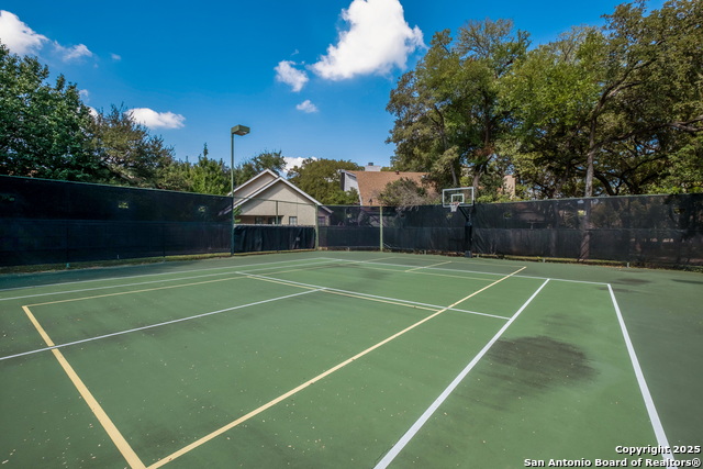 Listing photo id 33 for 5 Carah Ct  