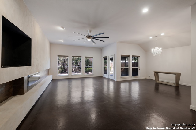 Listing photo id 3 for 5 Carah Ct  