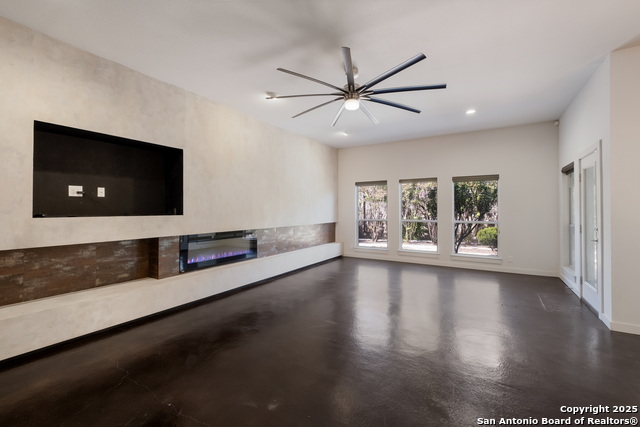 Listing photo id 5 for 5 Carah Ct  