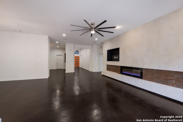 Listing photo id 6 for 5 Carah Ct  