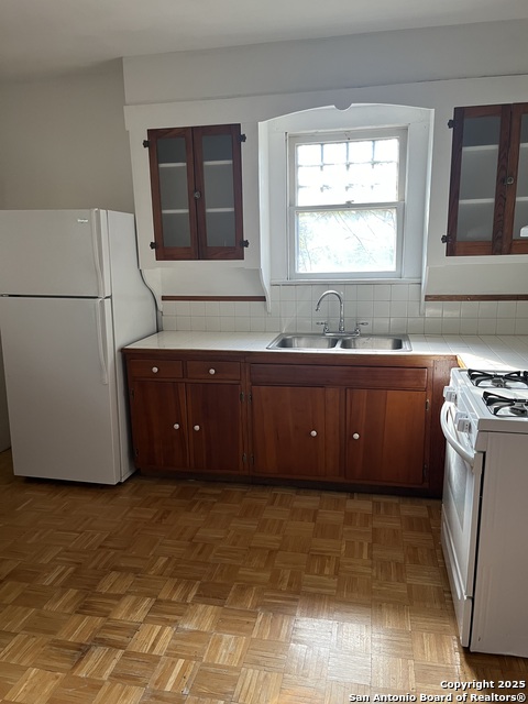 Image 14 of 27 For 418 W Mulberry Apt A