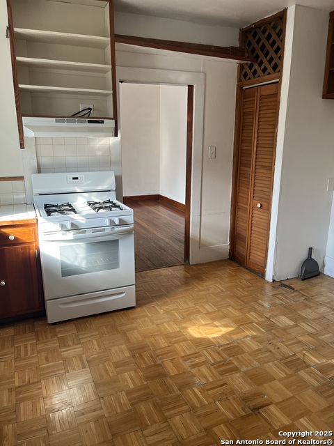 Image 16 of 27 For 418 W Mulberry Apt A