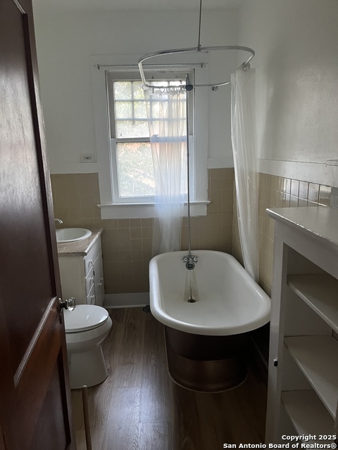 Image 22 of 27 For 418 W Mulberry Apt A