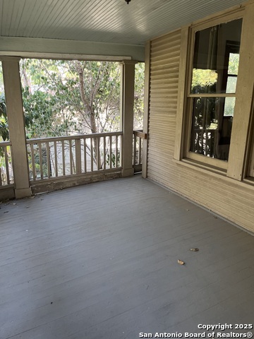 Image 26 of 27 For 418 W Mulberry Apt A