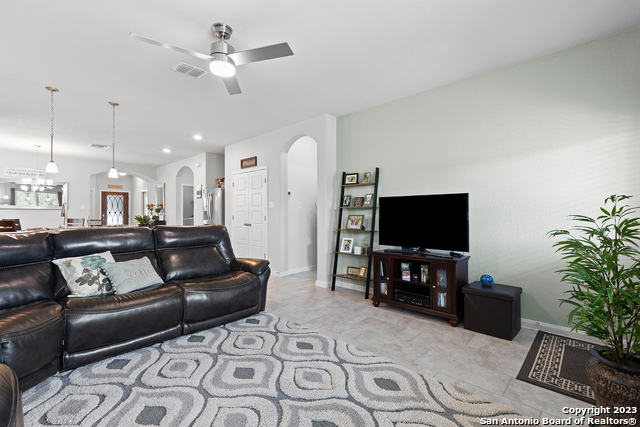 Image 5 of 37 For 1210 Cross Gable