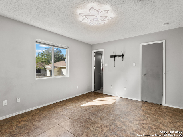 Image 16 of 33 For 142 Jean