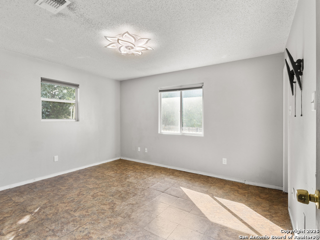 Image 17 of 33 For 142 Jean