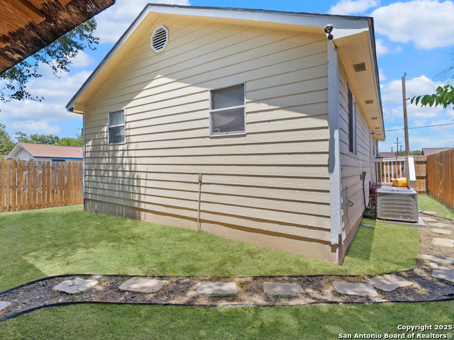 Image 25 of 33 For 142 Jean