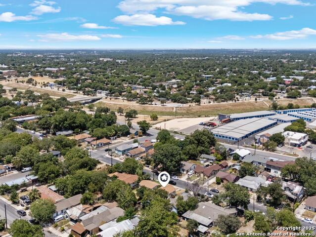 Image 29 of 33 For 142 Jean