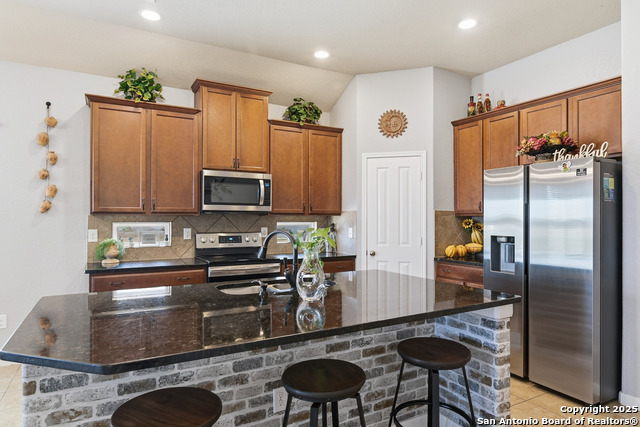 Listing photo id 8 for 851 Highland