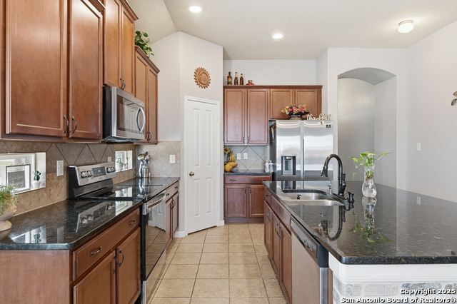 Listing photo id 9 for 851 Highland