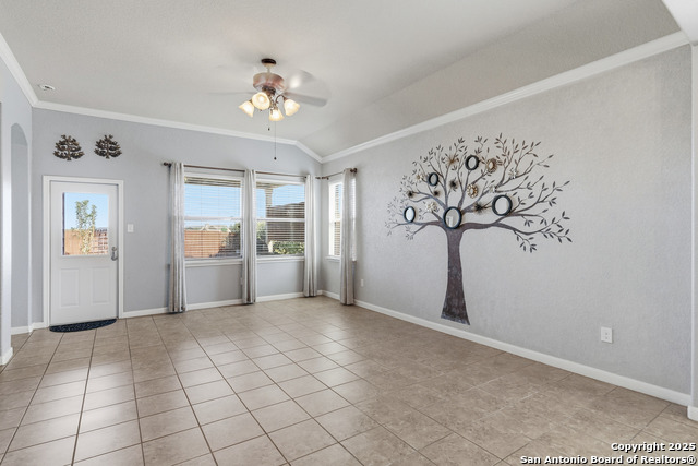 Listing photo id 16 for 851 Highland