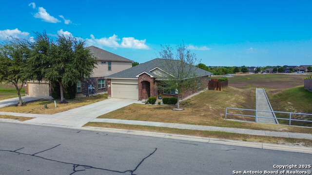 Listing photo id 0 for 851 Highland