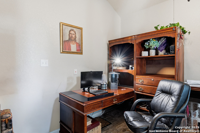 Listing photo id 30 for 851 Highland