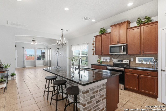 Listing photo id 6 for 851 Highland