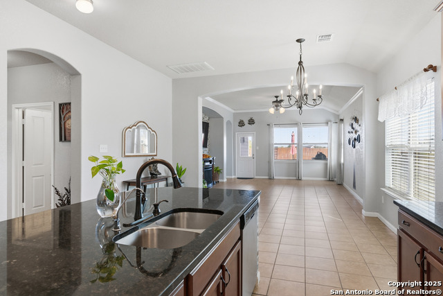 Listing photo id 7 for 851 Highland