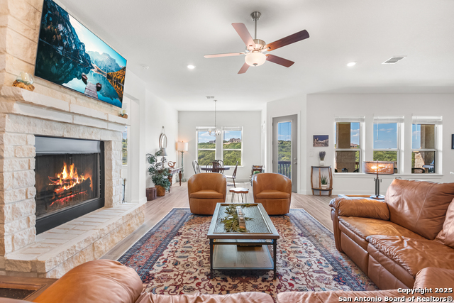 Listing photo id 1 for 270 Blue Diamond