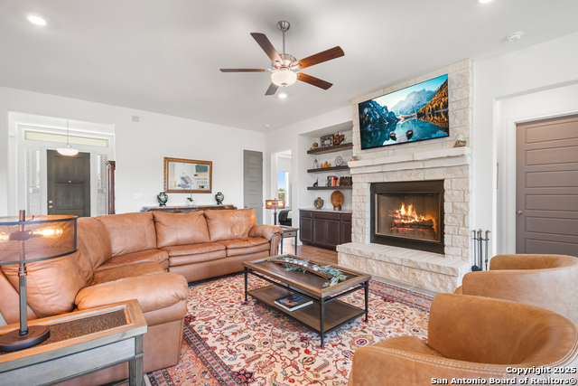 Listing photo id 4 for 270 Blue Diamond