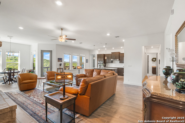 Listing photo id 7 for 270 Blue Diamond