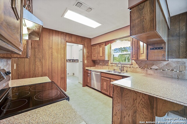 Image 12 of 45 For 983 Hollyhock