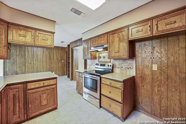 Image 13 of 45 For 983 Hollyhock