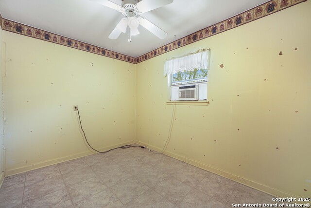 Image 14 of 45 For 983 Hollyhock