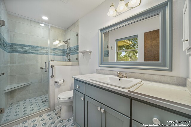 Image 18 of 45 For 983 Hollyhock