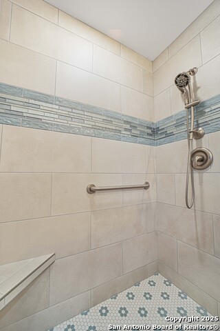 Image 19 of 45 For 983 Hollyhock