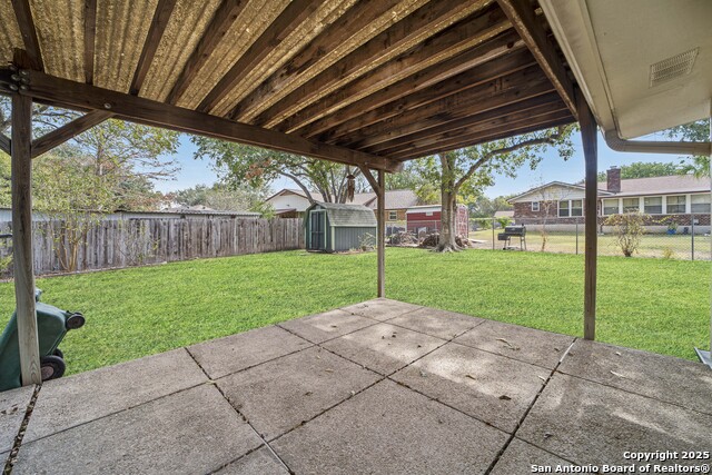 Image 29 of 45 For 983 Hollyhock