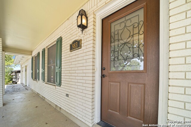 Image 3 of 45 For 983 Hollyhock