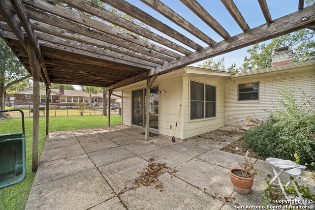 Image 30 of 45 For 983 Hollyhock