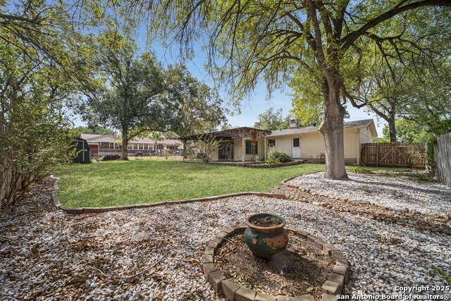 Image 31 of 45 For 983 Hollyhock