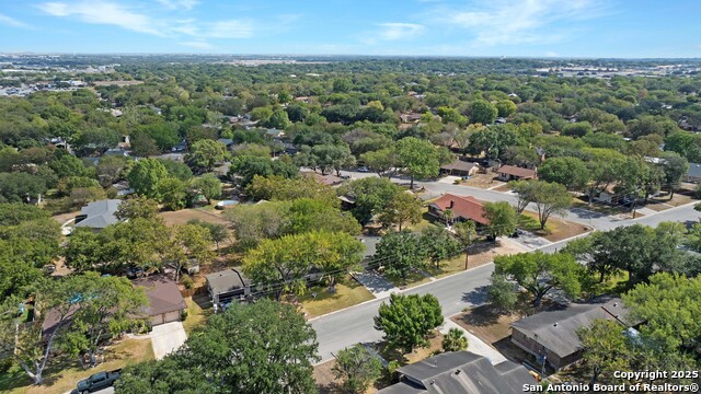 Image 34 of 45 For 983 Hollyhock