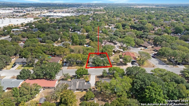 Image 37 of 45 For 983 Hollyhock