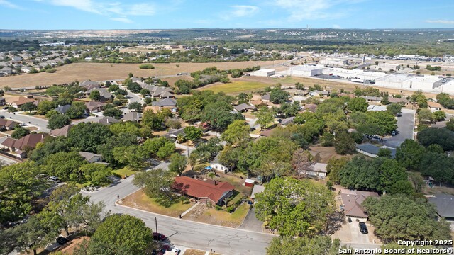 Image 40 of 45 For 983 Hollyhock