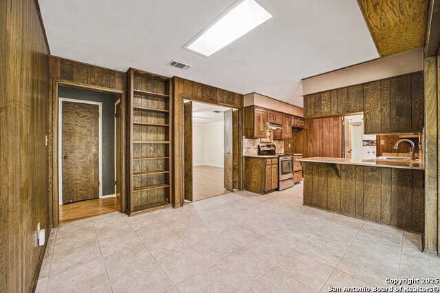 Image 9 of 45 For 983 Hollyhock