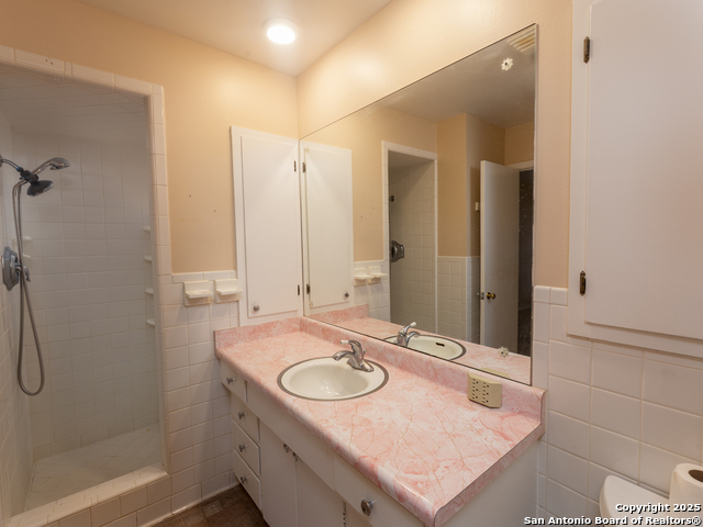 Image 16 of 31 For 3807 Palfrey St E