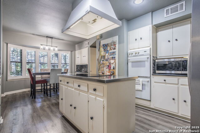 Listing photo id 4 for 11415 Whisper Dawn